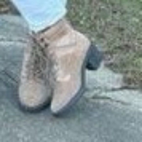 A Tan color boot size 12 - Picture 2 of 3